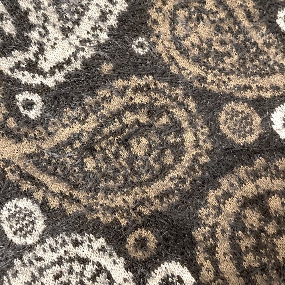 Poncho/Shawl with Paisley Pattern - Picture 3 of 3